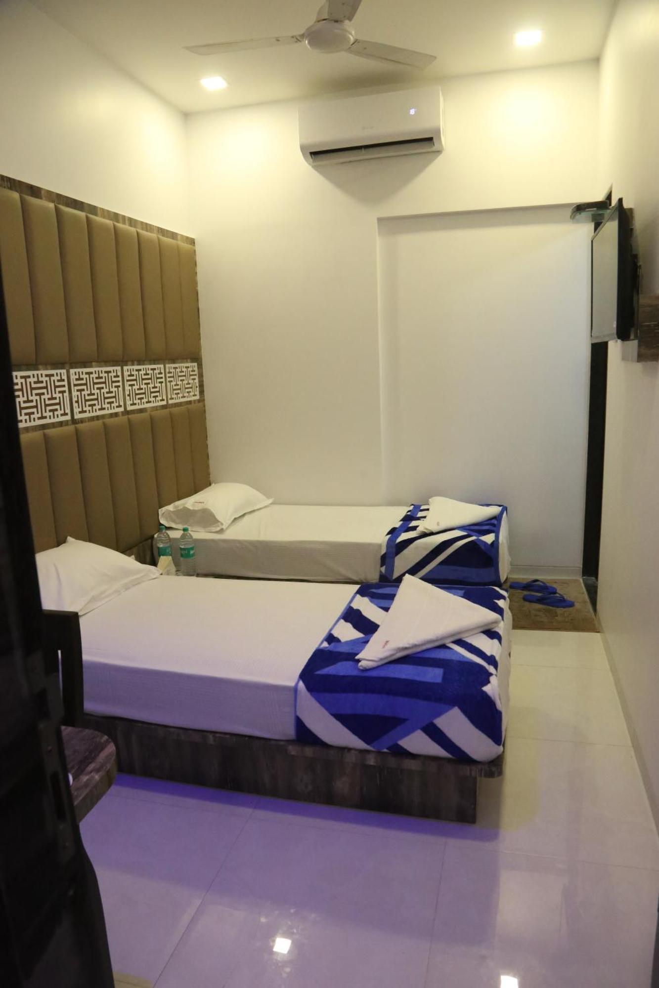 Hotel Magnum Airport T-2 Mumbai Exteriör bild