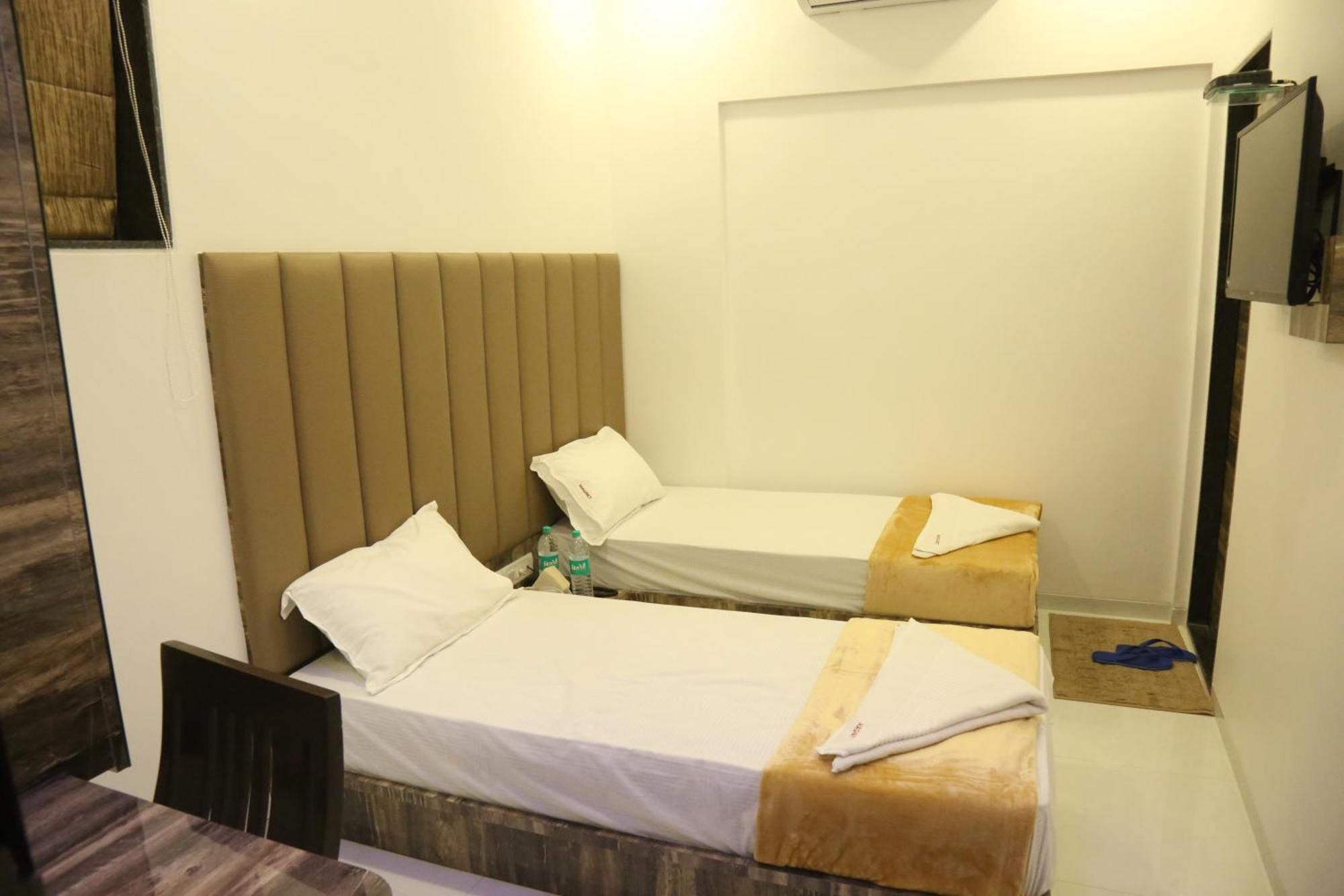 Hotel Magnum Airport T-2 Mumbai Exteriör bild