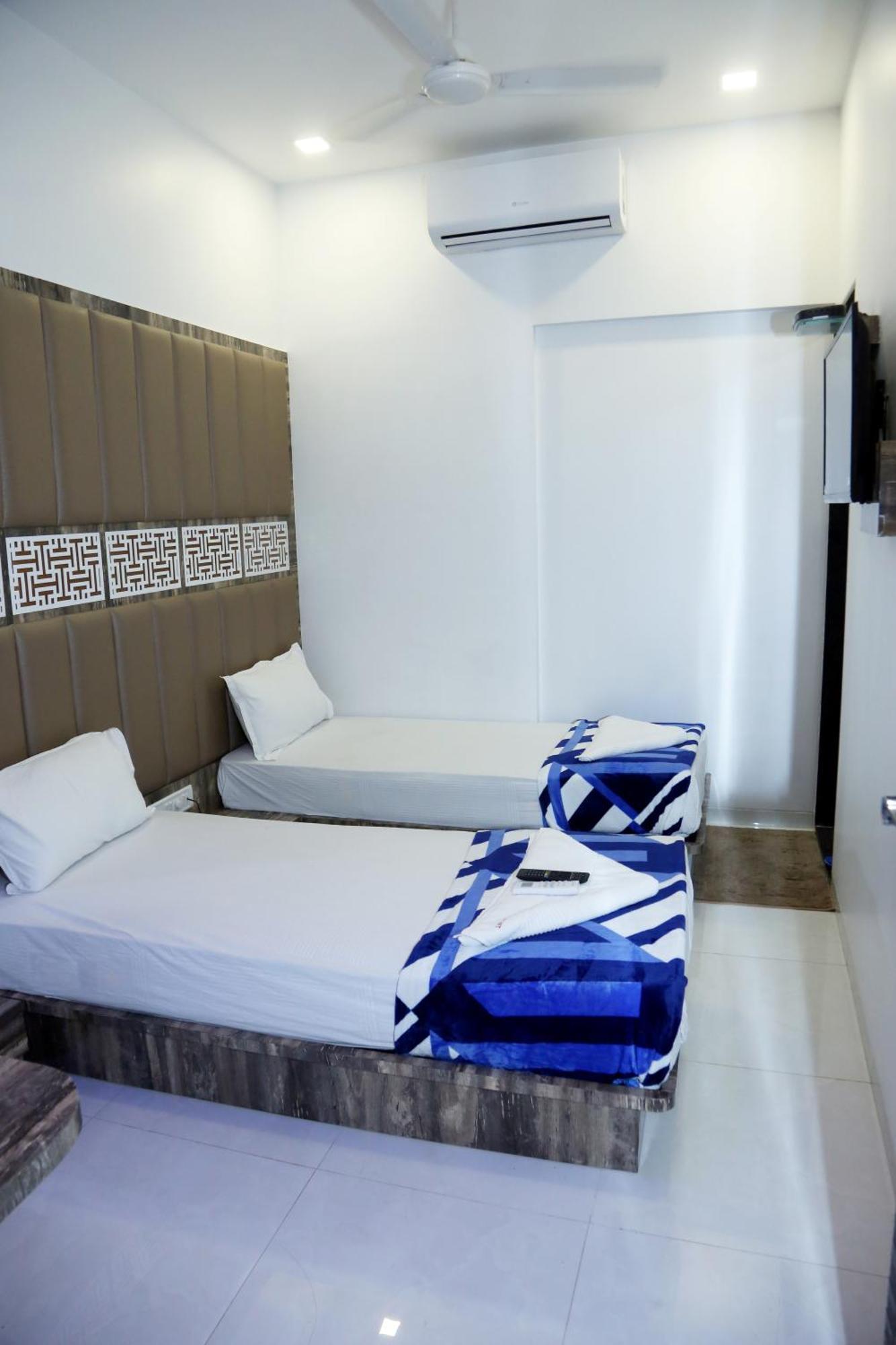 Hotel Magnum Airport T-2 Mumbai Exteriör bild